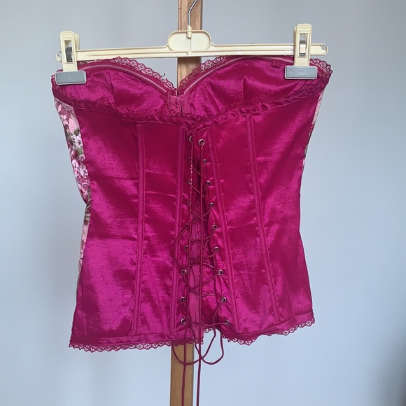 Corset - Picture 2 of 5